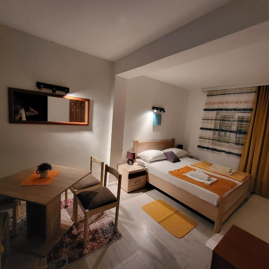 Petrovac Apartmani Mia Sorajic מראה חיצוני תמונה